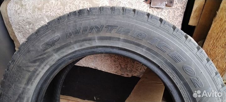 Dunlop SP Winter Ice02 215/60 R16