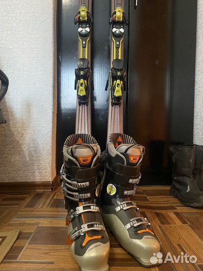 Горнолыжные ботинки и горные лыжи