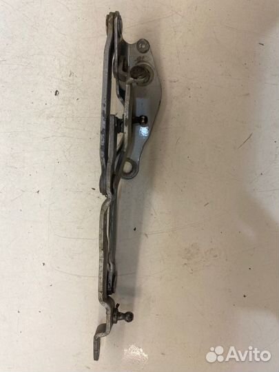 Петля крышки багажника правая Mazda 6 седан GG 2.0