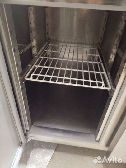 Холодильный стол