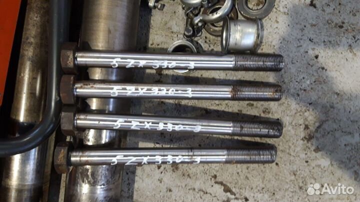 Болт крепления противовеса Hitachi ZX330-3