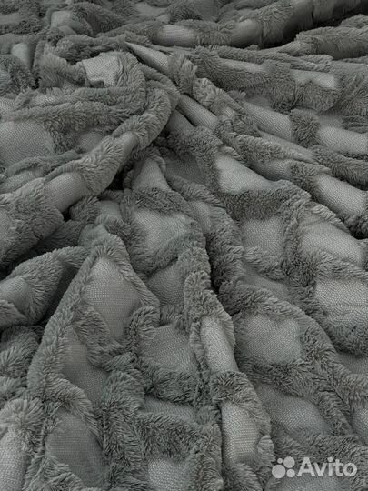 Пледы и покрывало