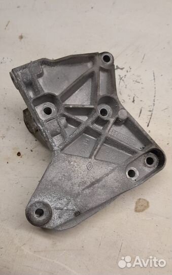 Кронштейн опоры двигателя правый Renault