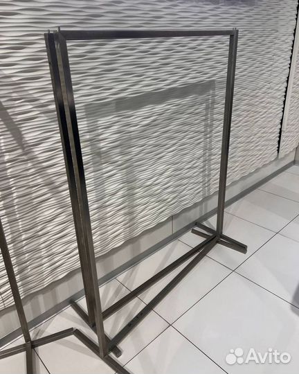 Вешалка для одежды напольная металлическая