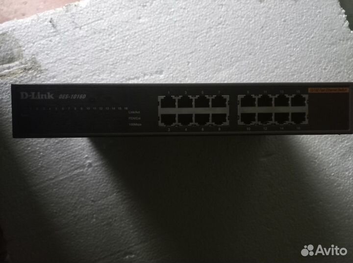 Коммутатор D-link DES-1016D