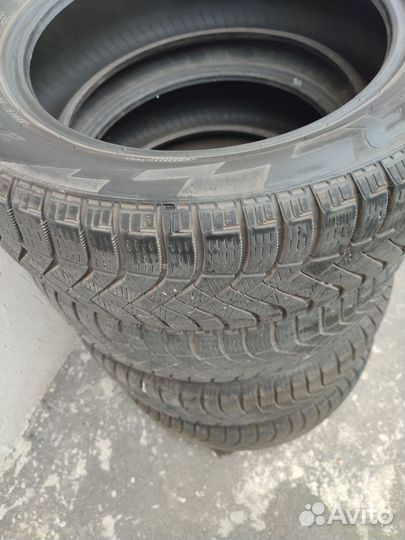 Pirelli Ice Zero 215/60 R17