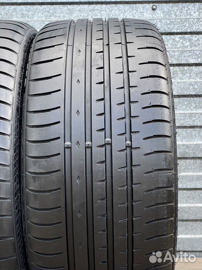 Accelera PHI 255/30 R21 95W