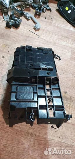 Крепление акб (корпус/подставка) Opel Astra J 201