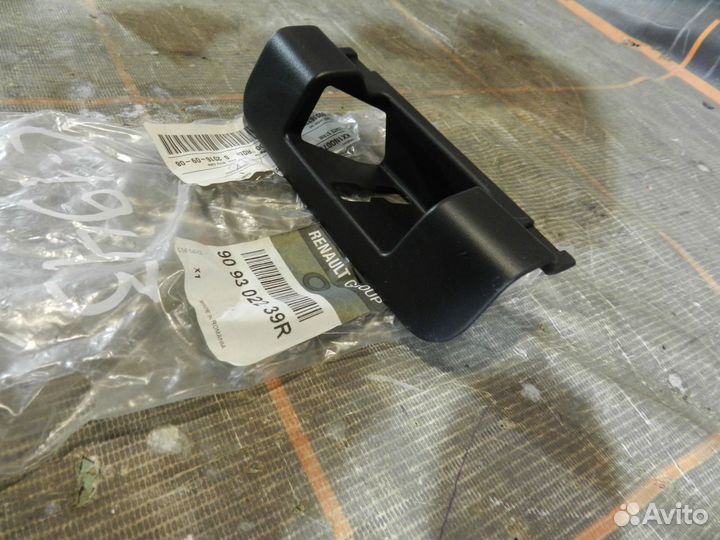 Кожух замка багажника- Renault Duster