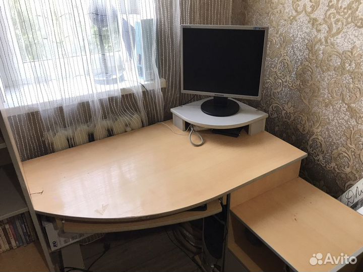 Компьютерный стол