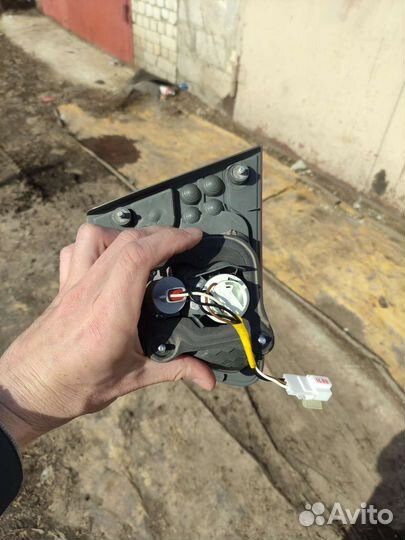 Задний фонарь kia cerato 2 в крышку правый