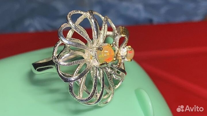 Серебряное кольцо с опалами