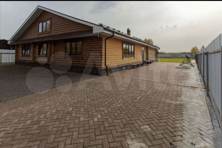 Дом 300 м² на участке 20 сот.