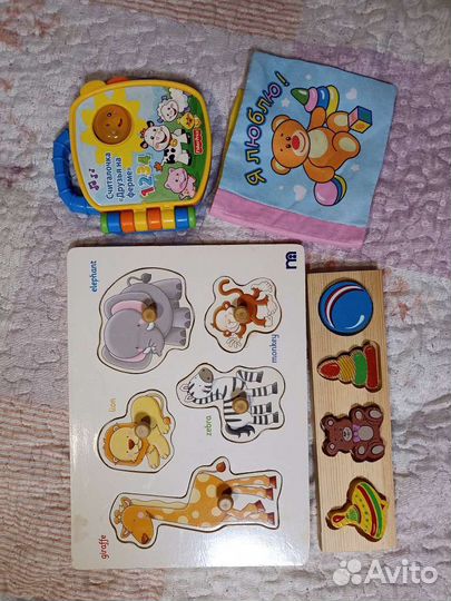 Игрушки развивающие и погремушки для малышей