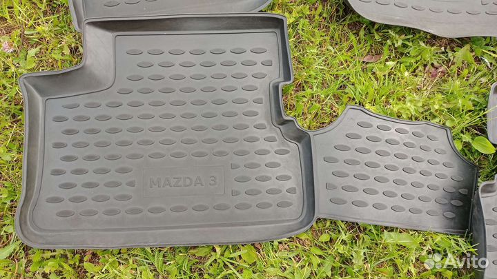 Автомобильные коврики резиновые Мазда 3