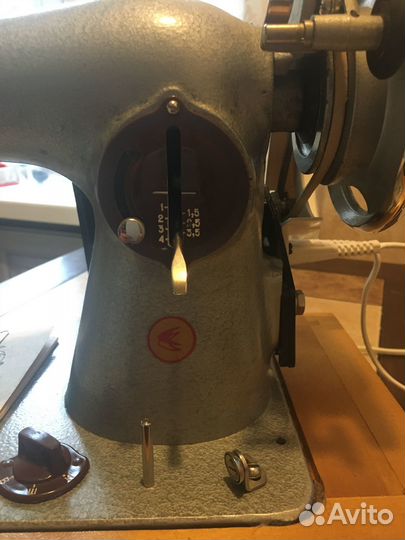 Швейная машинка с электроприводом