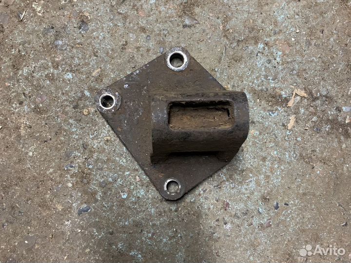 Кронштейн генератора geely mk