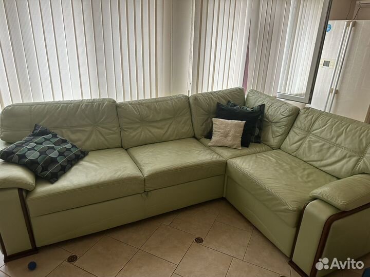 Кожаный диван бу