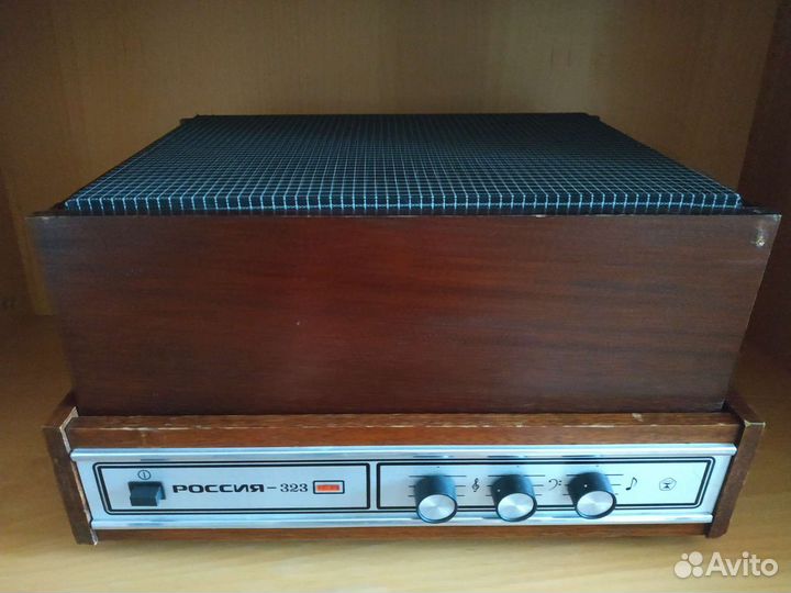 Электрофон Россия 323 в рабочем состоянии
