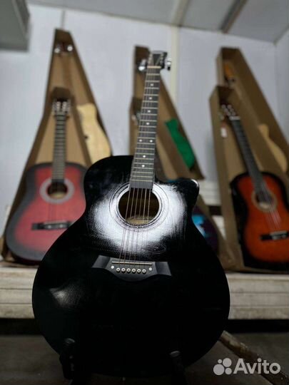 Акустическая гитара черная