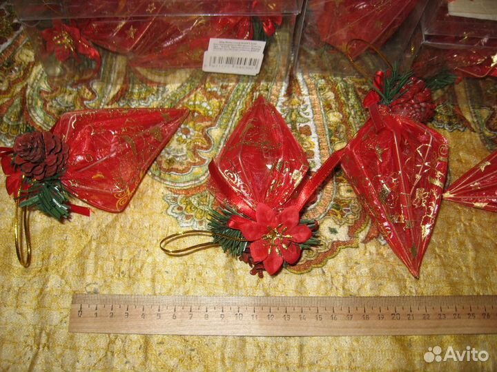 Новогодние пластиковые игрушки