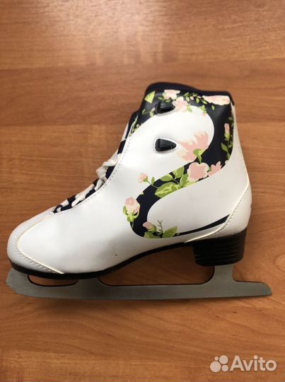 Женские фигурные коньки