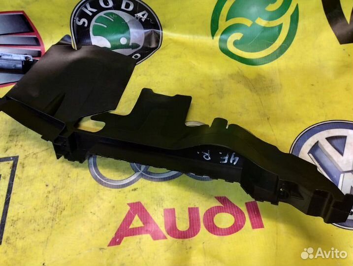 Пыльник радиатора передний правый Audi A6