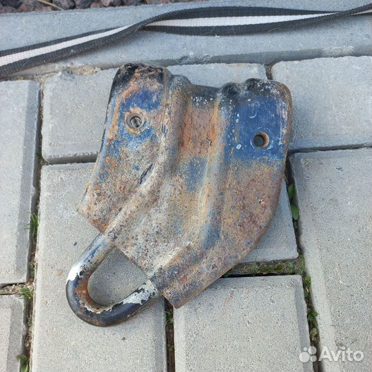 Крюк буксировочный рено колеос