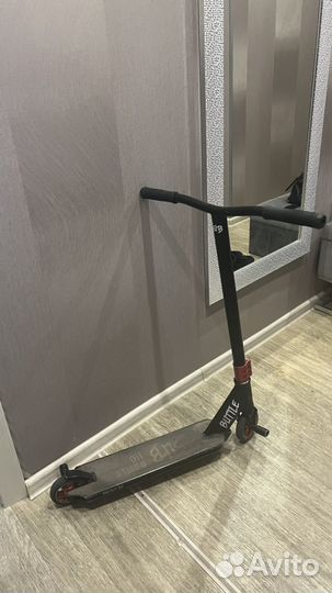 Трюковой самокат в идеальном состоянии