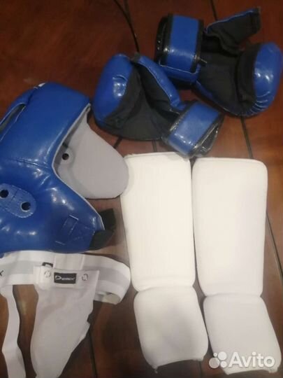 Кимоно, шлем, перчатки, защита