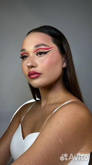 Макияж и прическа