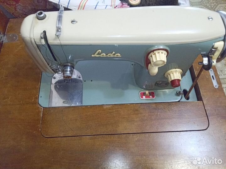 Швейная машина LADA 238