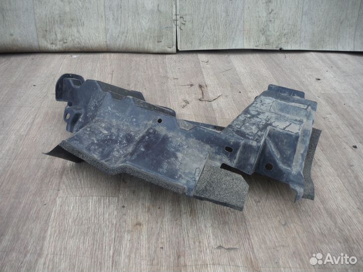 Дефлектор радиатора правый Land Cruiser 200 2009