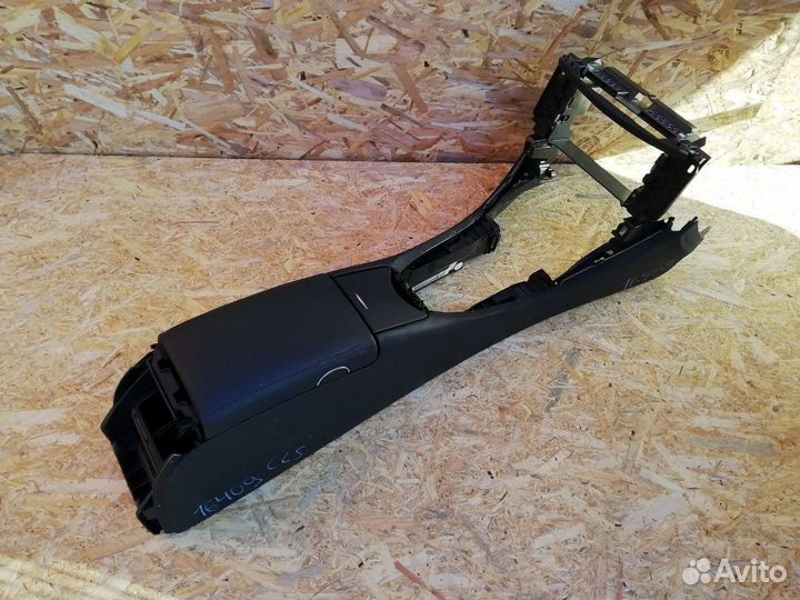 Консоль салона (центральная часть) Mercedes-Benz