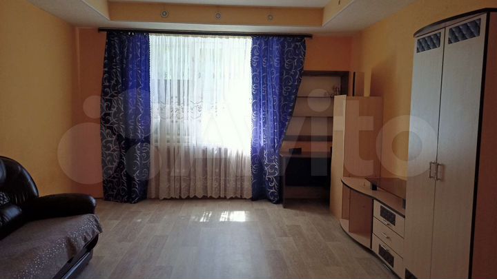 2-к. квартира, 62 м², 1/3 эт.