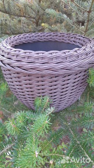 Кашпо из искусственного ротанга