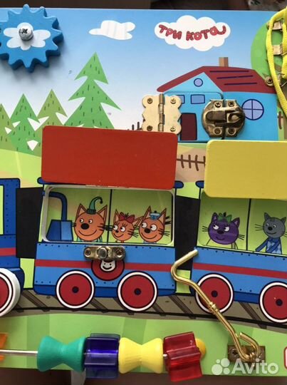 Бизиборд паравозик три кота