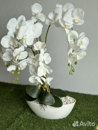 Орхидея белая искусственная в кашпо