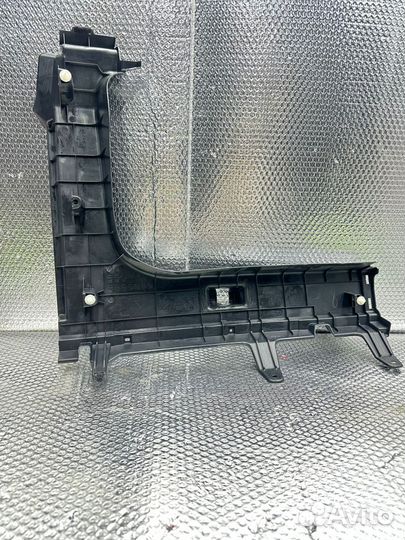 Накладка багажника правая Toyota Camry XV70, 2019