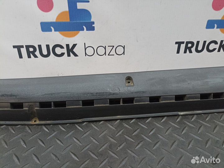 1297410 Накладка торпедо правая