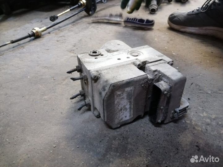 Блок ABS Hyundai Sonata IV (EF)