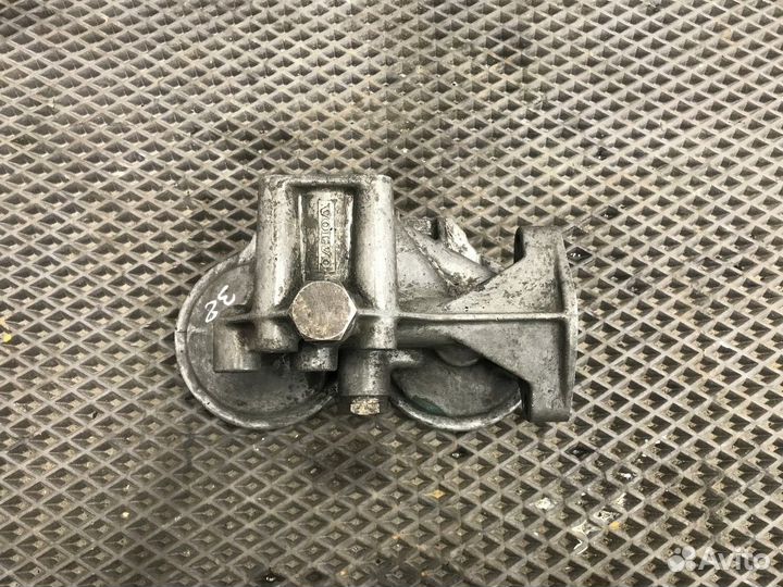 Кронштейн масляного фильтра Volvo F