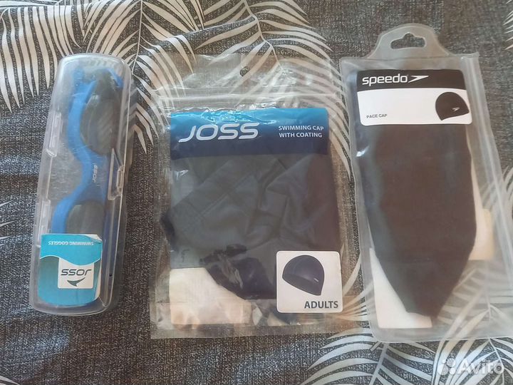 Очки и шапочки для плавания