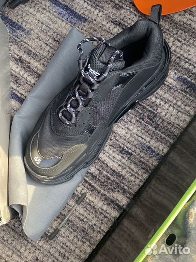 Balenciaga triple s black