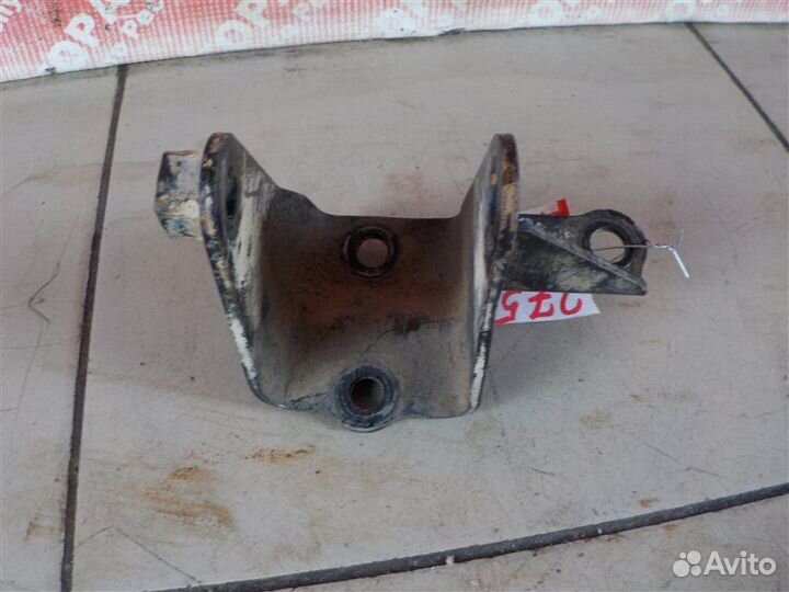 Кронштейн подушки коробки передач задний Toyota