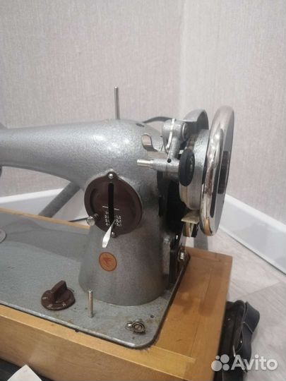 Швейная машина с электроприводом