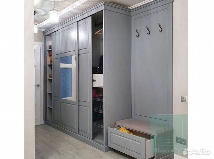 Шкаф с зеркалом