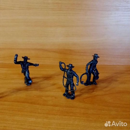 Фигурки Ковбоев из 90-х годов