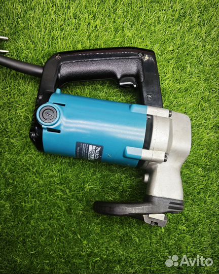 Ножницы по металлу Makita JS3200