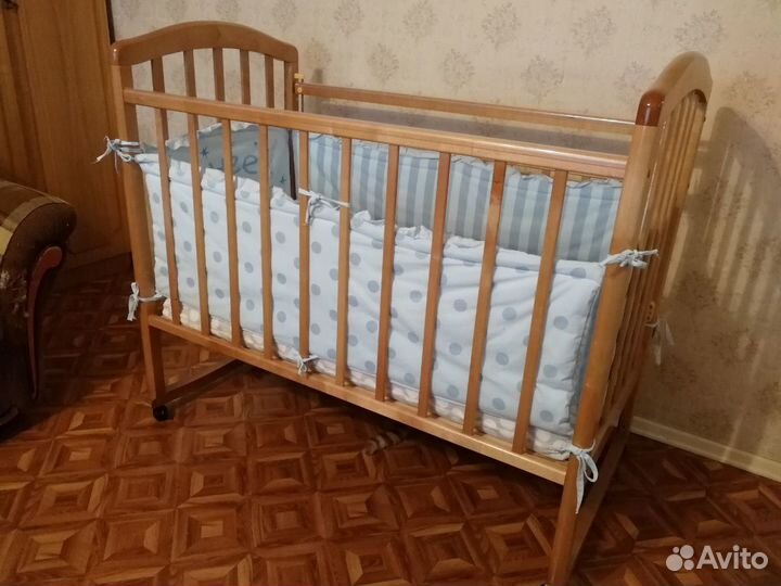 Детская кроватка